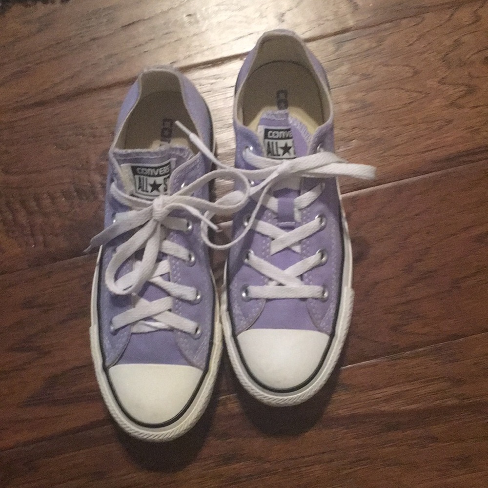 Light purple converse. Women 6. Men’s 4